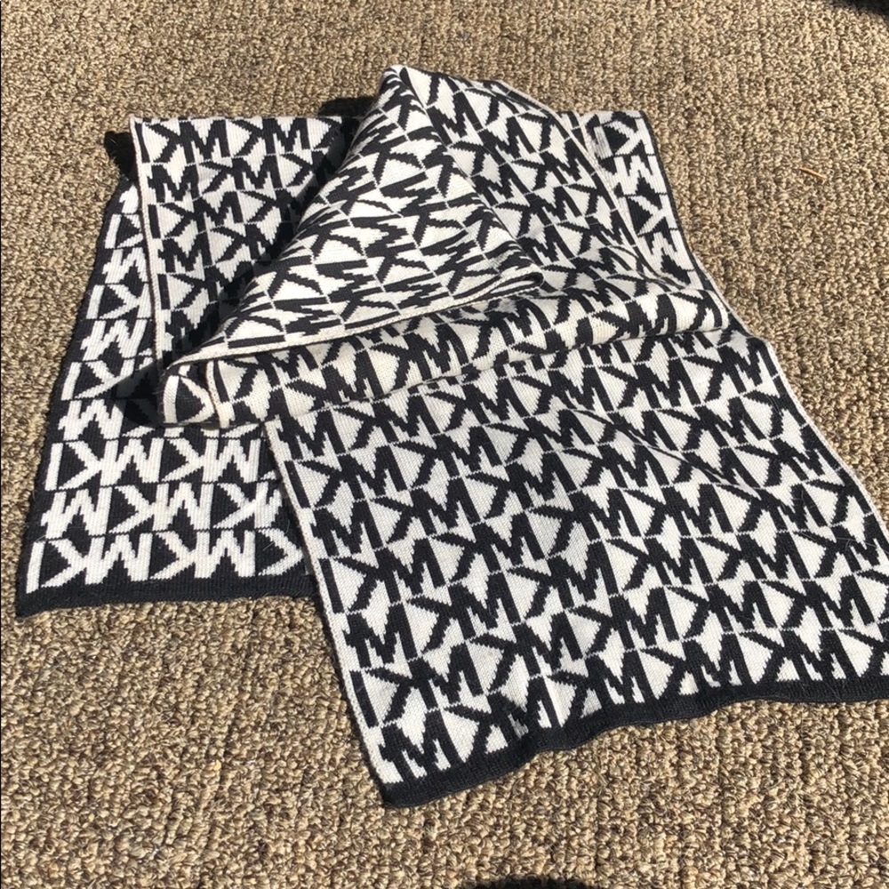 Micheal Kors Scarf